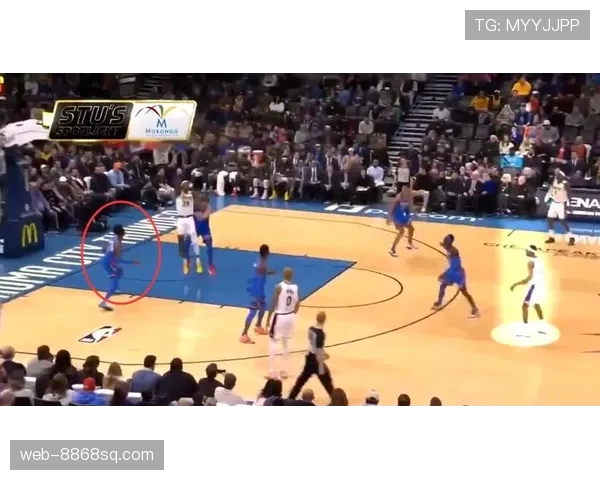 朗多挡拆吸引内线制造空位较无球回合串联更明显