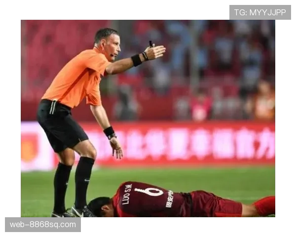 禁区外犯规的判罚规则及裁判处理标准详解